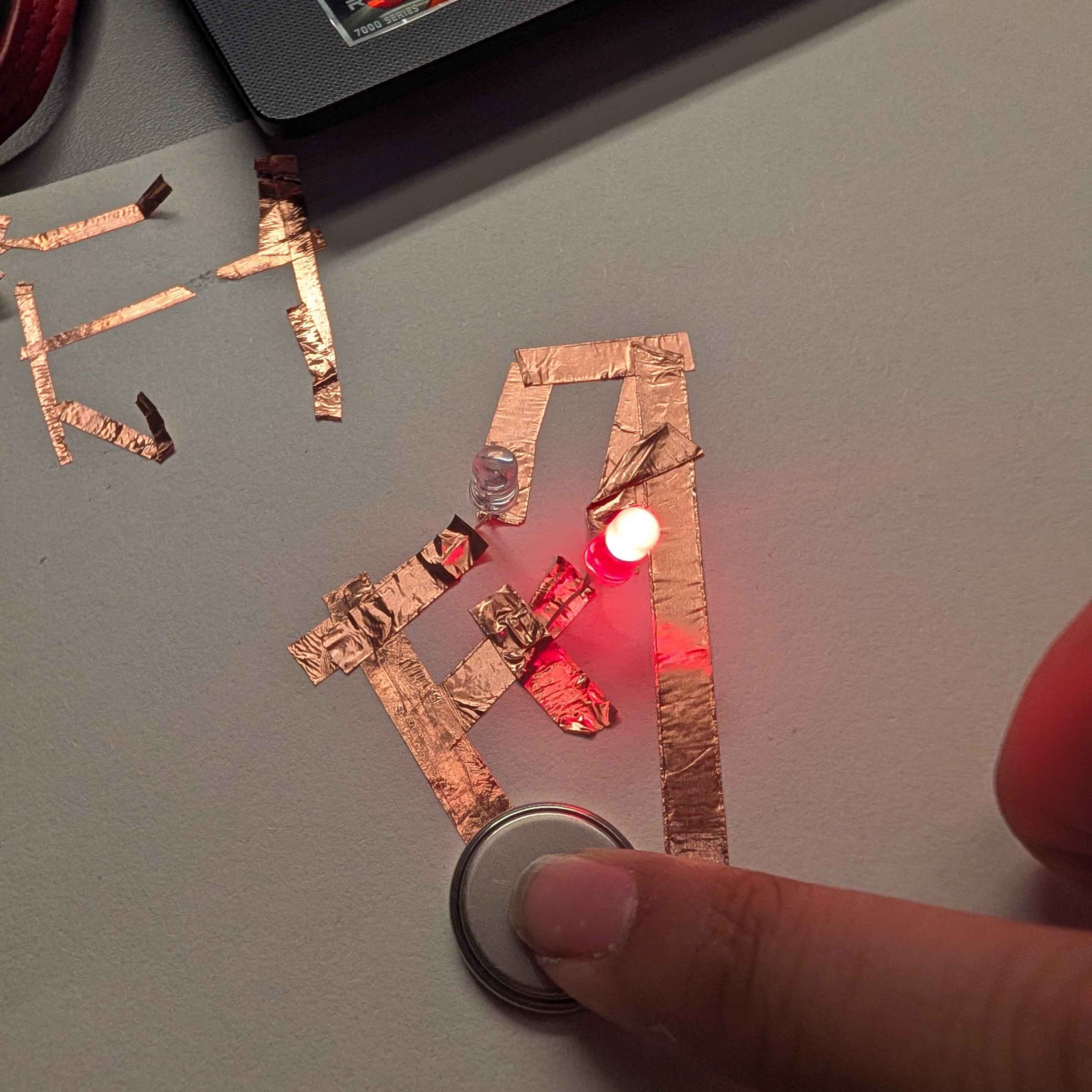 A single light lit up despite having two connected to the circut.